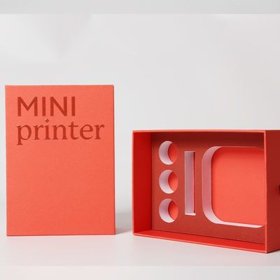 Zaopatrzenie na zamówienie z kartonowej szuflady z embossing logo i wkładką EVA