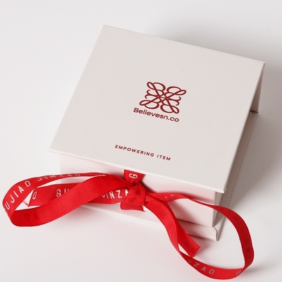 kupować Logo Drukowane magnetyczne pudełko papierowe z czerwoną wstążką online manufacture