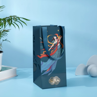 Logo na zamówienie Luxury Paper Takeaway Bag With Handle For Gifting Tea Clothes Perfume